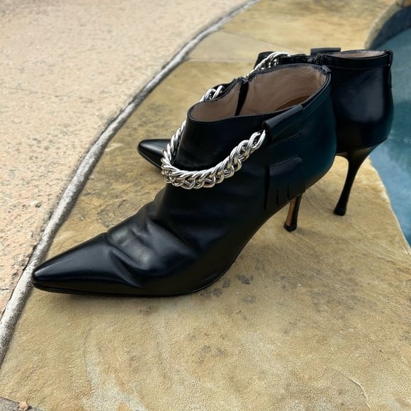 Manolo Blahnik black leather booties w/chain. Size 37.5 - Picture 5 of 15